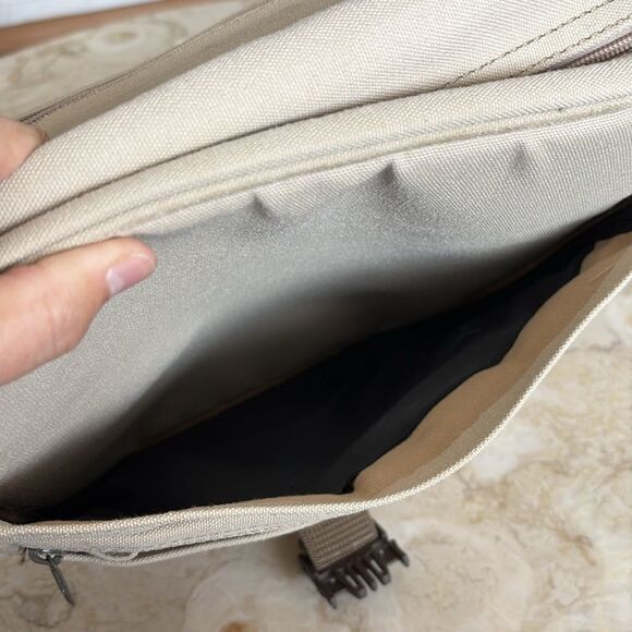 Authentic Tilley Endurable Canvas Travel/Camera Water Resistant Shoulder Bag - Picture 10 of 11